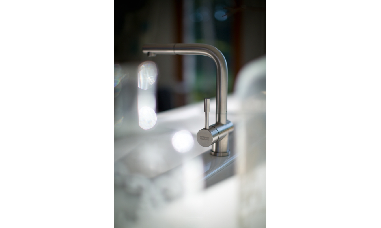 Arm Atlas Zug Seite HD Edelstahl