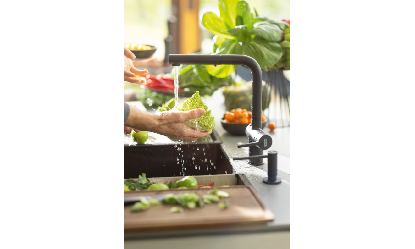 Active L Twist pull-out spray