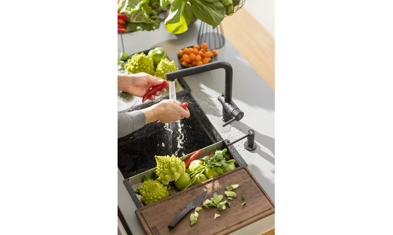 Active L Twist pull-out spray