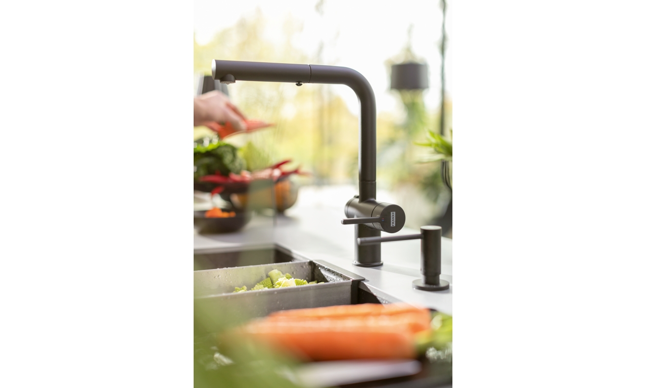 Active L Twist pull-out spray
