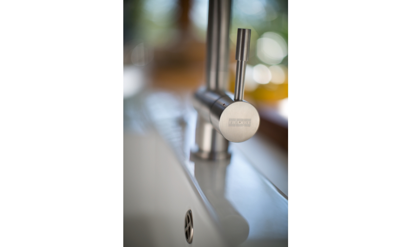 Arm Atlas Zug Seite HD Edelstahl