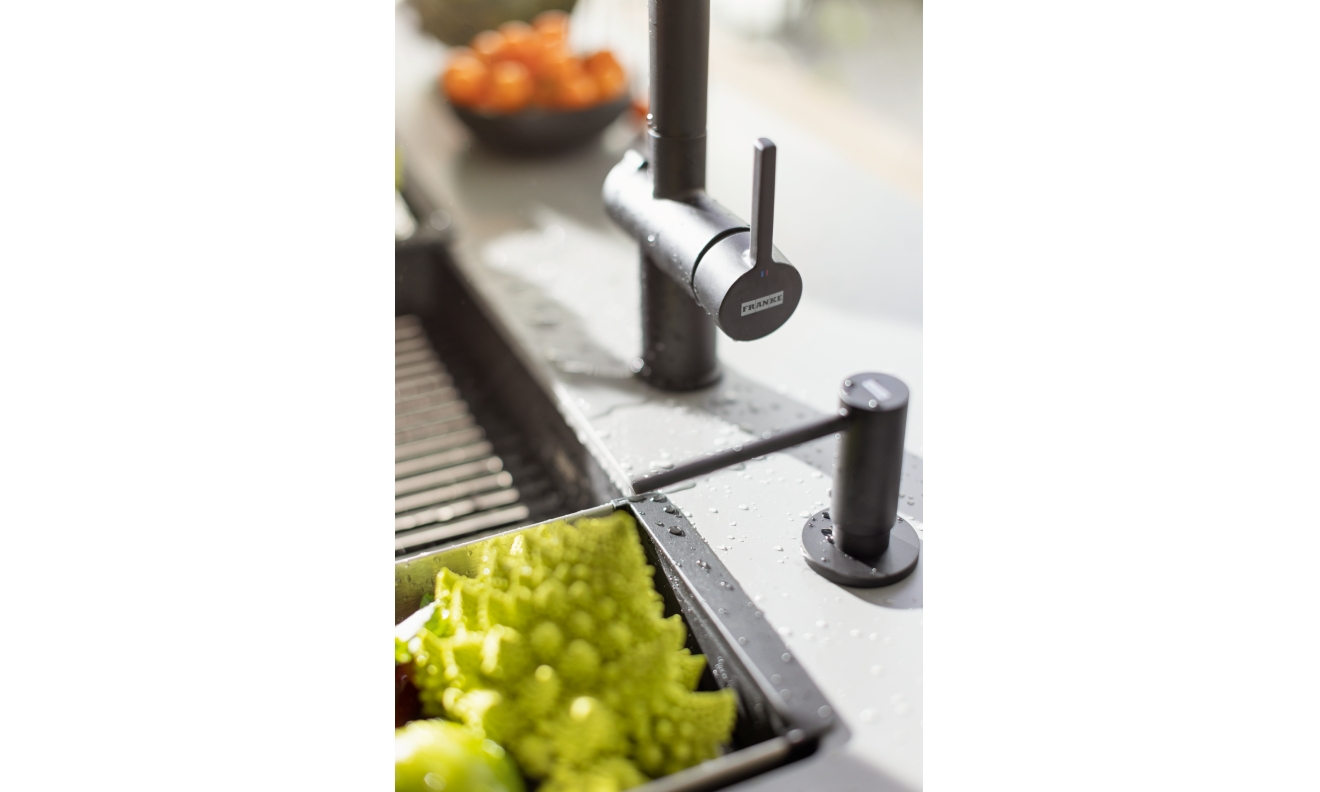 Active L Twist pull-out spray