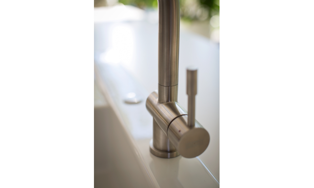 Arm Atlas Zug Seite HD Edelstahl